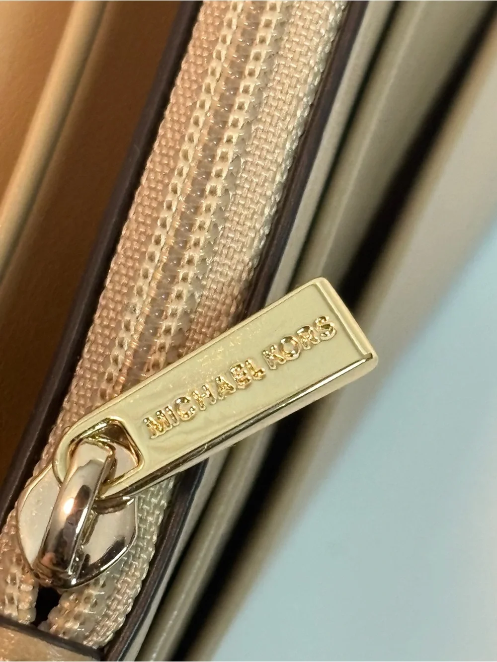 MICHAEL KORS ($158) Izzy Large Slim Wallet in Camel Pebbled Leather (Retail)